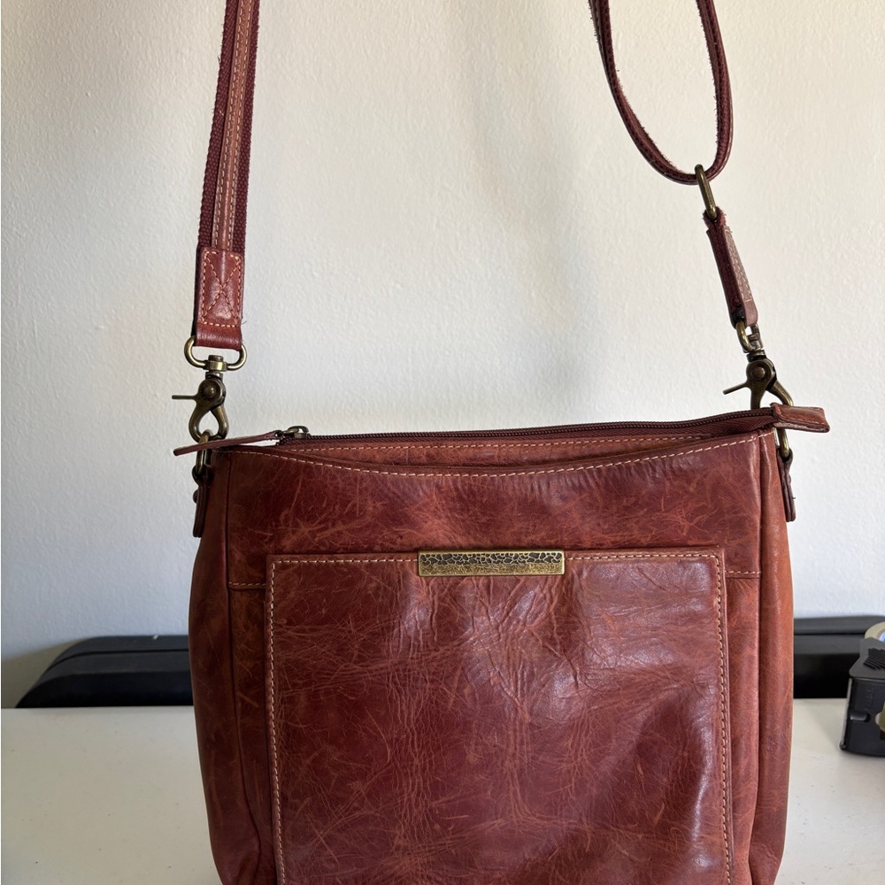 Tote’n Mamas conceal carry Brown Leather Crossbody Bag